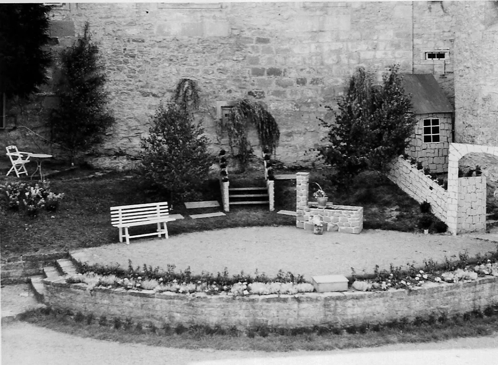 Bühnenbild 1959 - Am Brunnen vor dem Tore